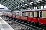 Dessau ? - S-Bahn Berlin "477 151-5"
22.07.1998
Berlin, Ostbahnhof [D]
Ernst Lauer