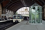 LHW 6194/3 - S-Bahn Hamburg "471 410-1"
05.05.1999
Hamburg, Bahnhof Dammtor [D]
Dietrich Bothe